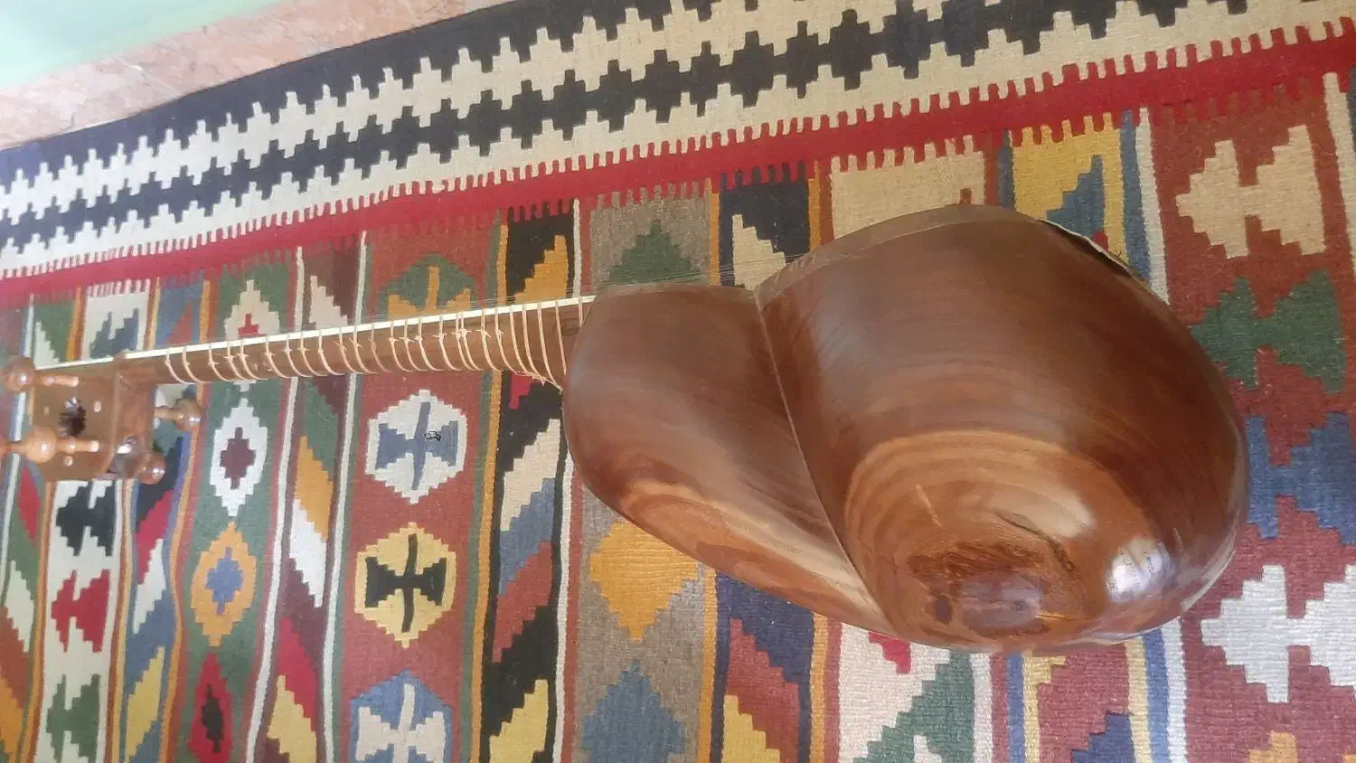 تار|سازهای سنتی|بروجرد, |دیوار