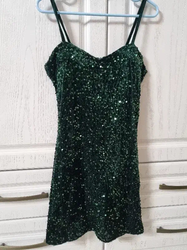 پیراهن مجلسی|لباس|مشهد, دانشجو|دیوار