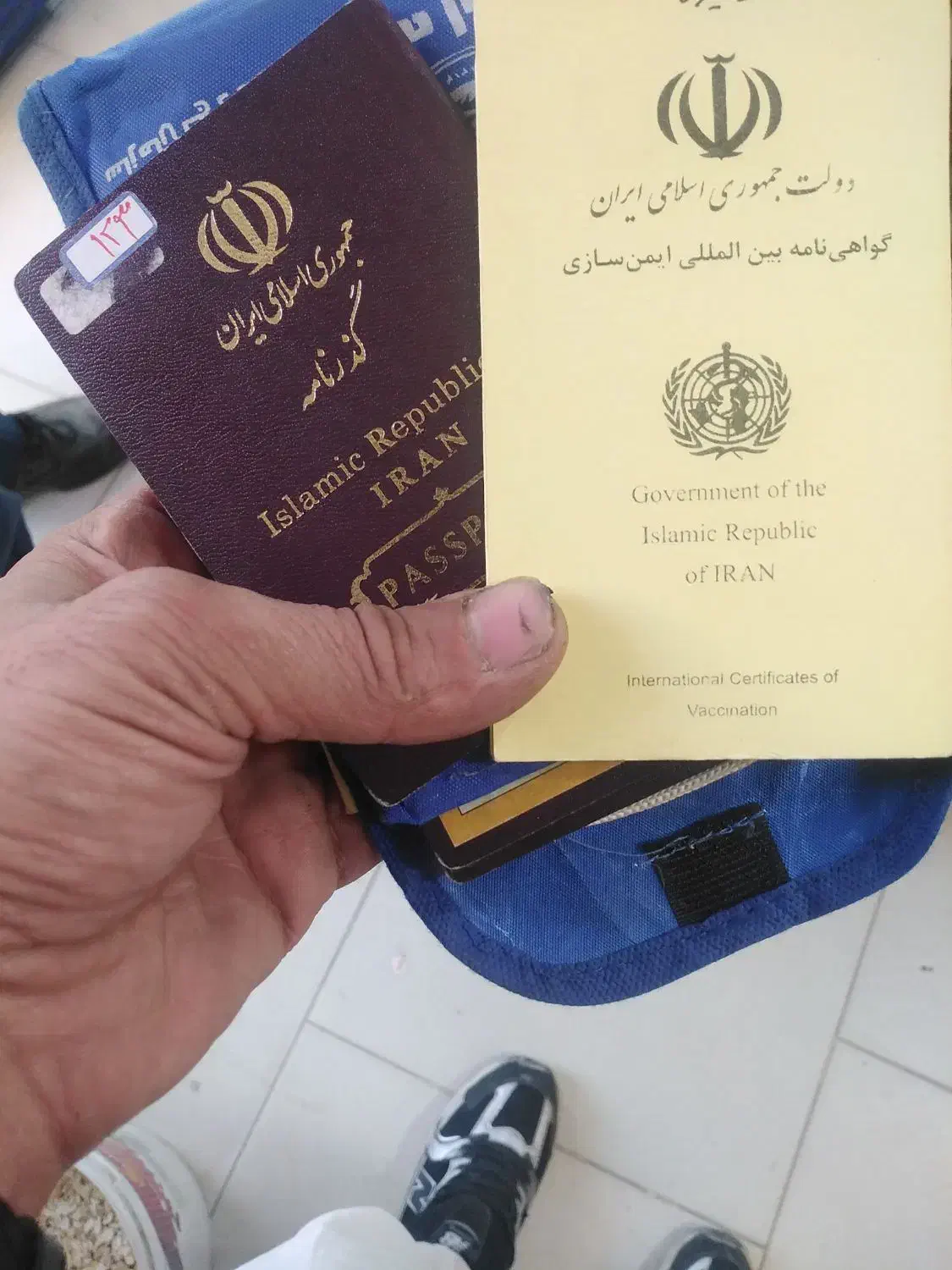 چهار عدد گذرنامه ایرانی با کارت واکسن پیدا شده|اشیا|مشهد, نوید|دیوار