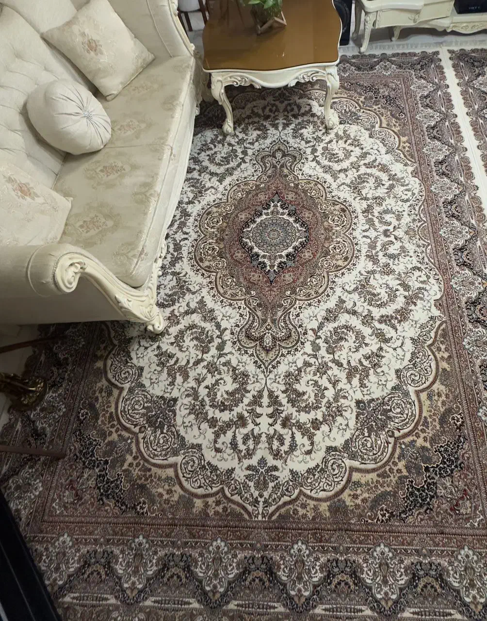 فرش ۷۰۰ شانه|فرش|هشتگرد, فاز ۳ مهستان|دیوار