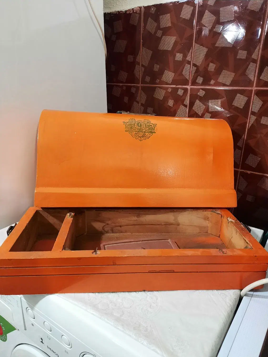 جلد چوبی چرخ خیاطی|چرخ خیاطی و ریسندگی|مسجد سلیمان, |دیوار