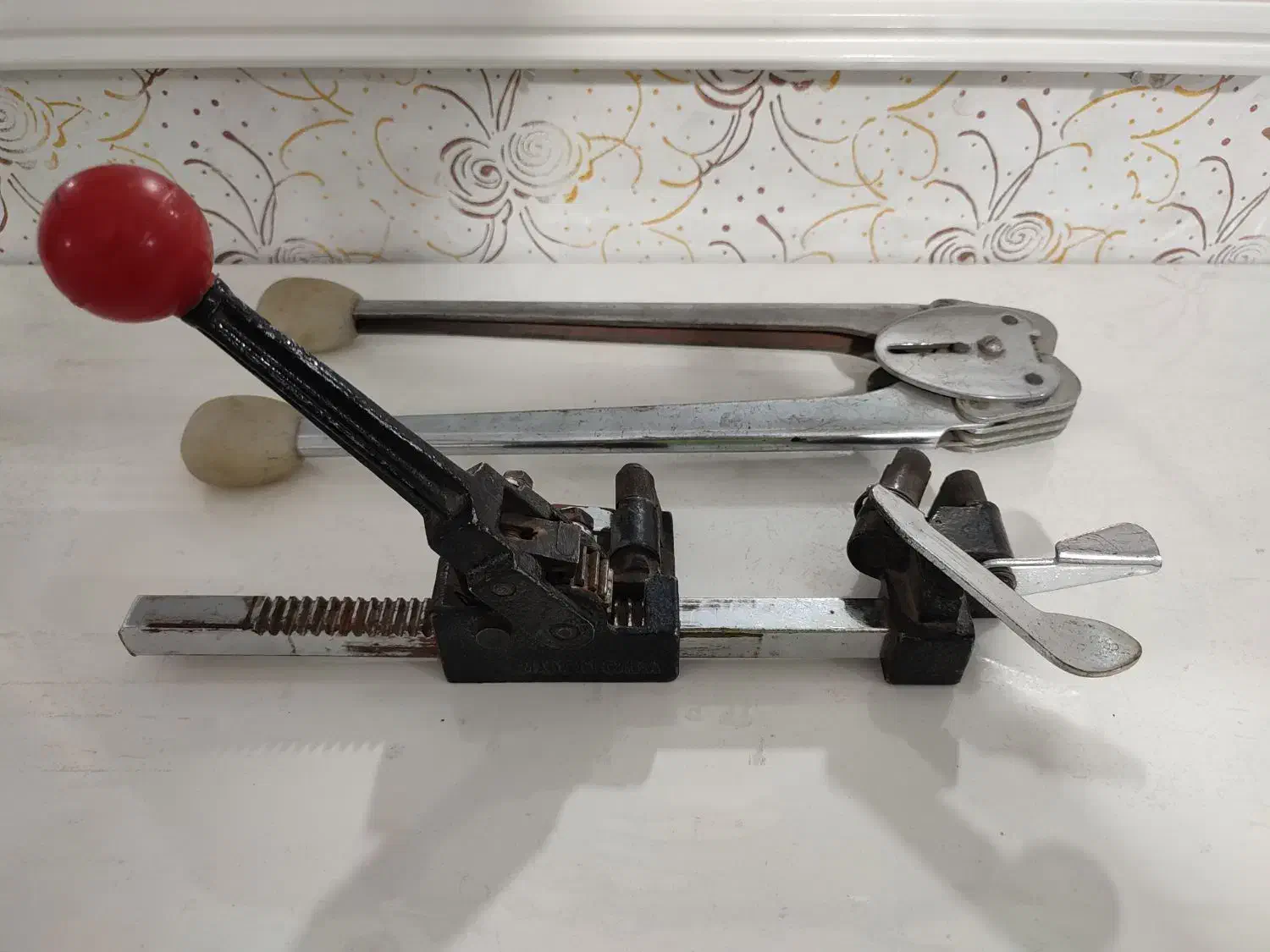 تسمه کش قدیمی|ابزارآلات|مشهد, نیزه|دیوار