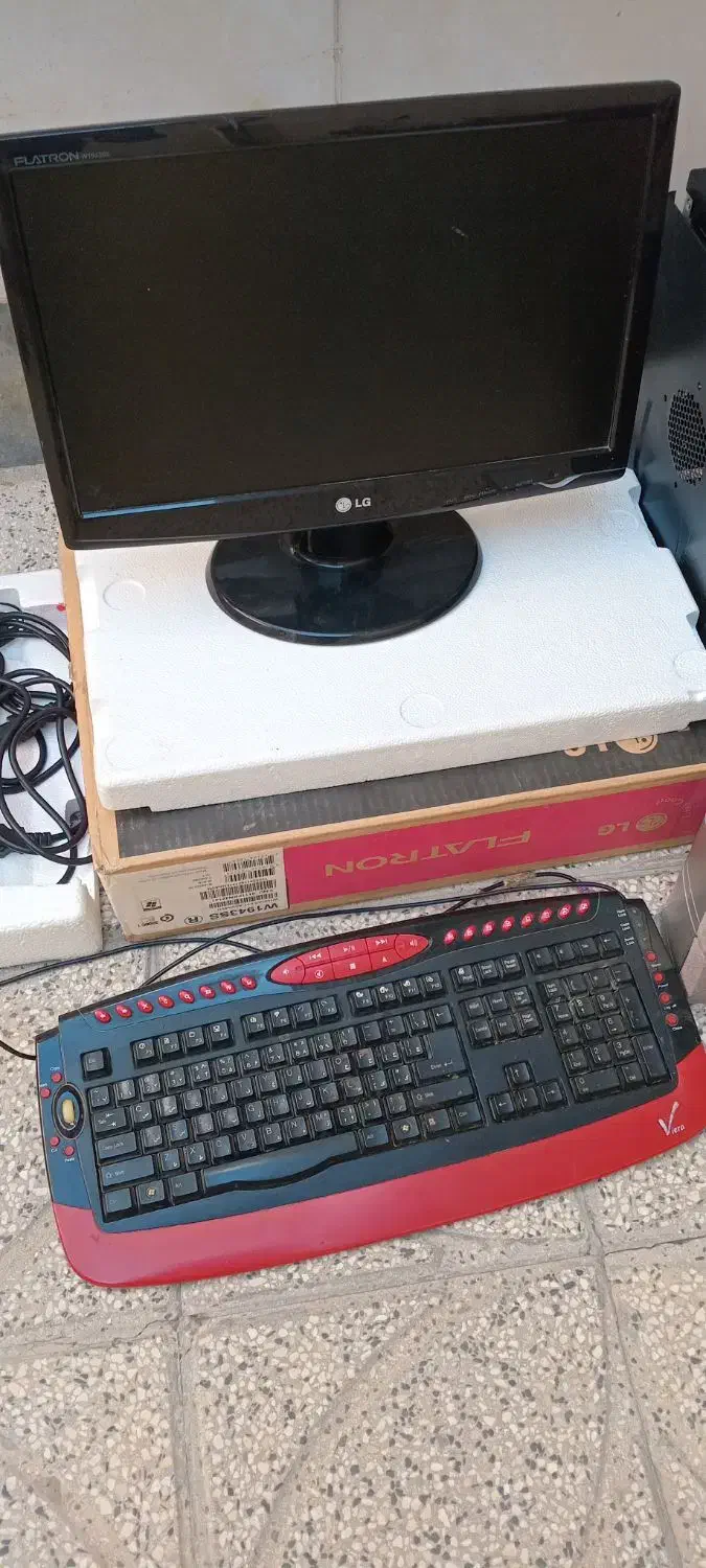 کامپیوتر در حد نو|رایانه رومیزی|زرندیه, |دیوار