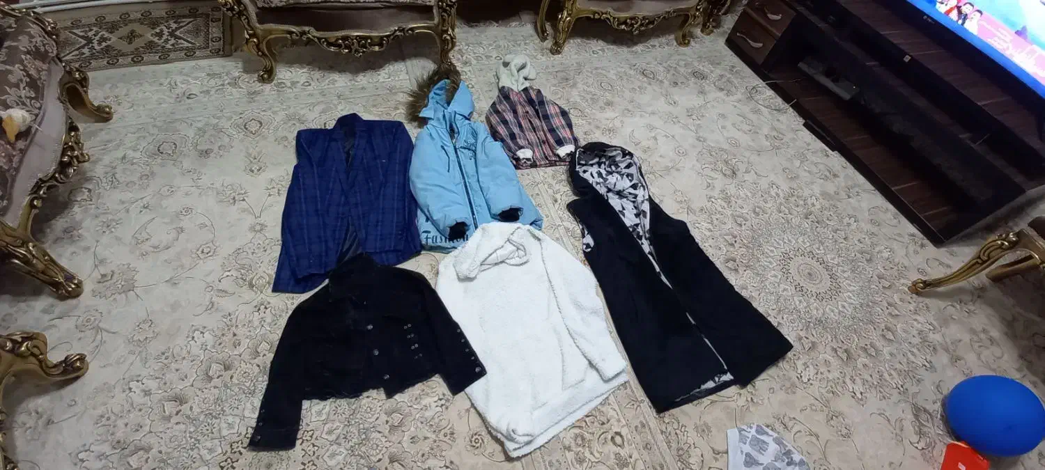 لباس.کیف.کفش|کیف، کفش، کمربند|رباط‌کریم, رباط‌کریم|دیوار