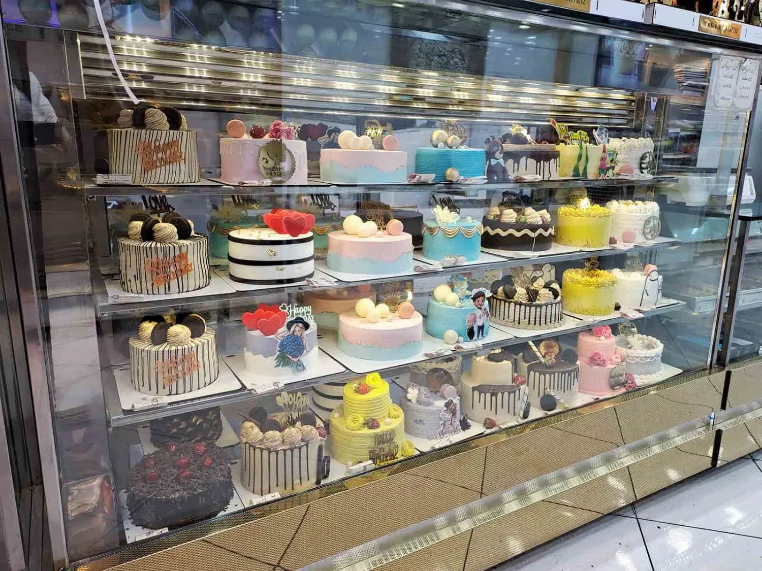 استخدام فروشنده اقا در شیرینی سرا|استخدام خدمات فروشگاه و رستوران|زابل, |دیوار