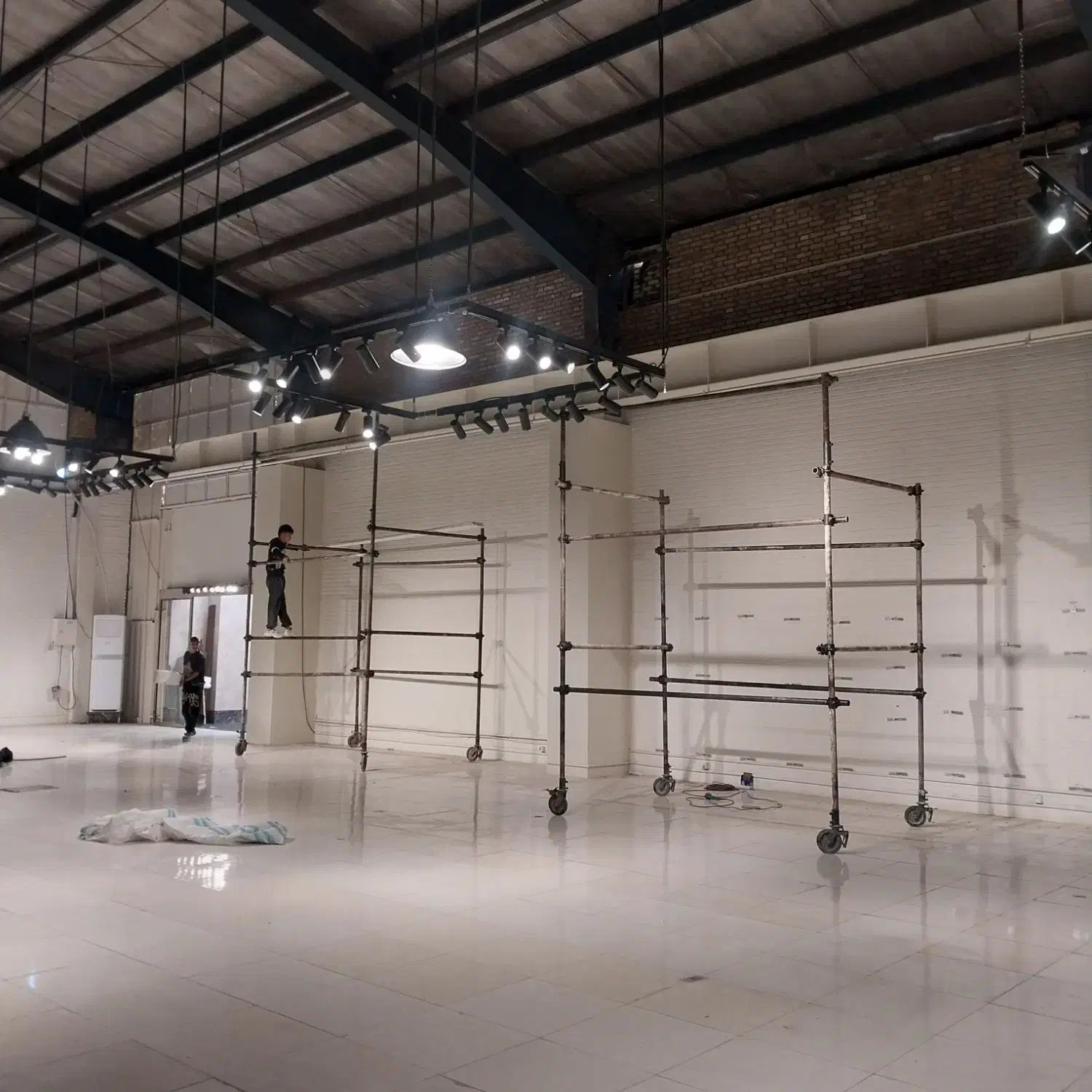 داربست فلزی نما چهارپایه تالبو بنر|خدمات پیشه و مهارت|تهران, یافت آباد شمالی|دیوار