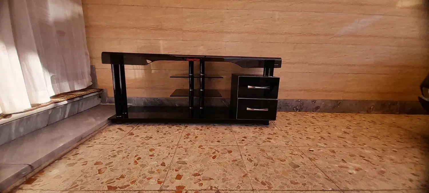 ۲ عدد میز تلویزیون شرکتی (پلاک دار) ۳۰۰ تومن|میز تلویزیون|قم, باغ شریفی|دیوار