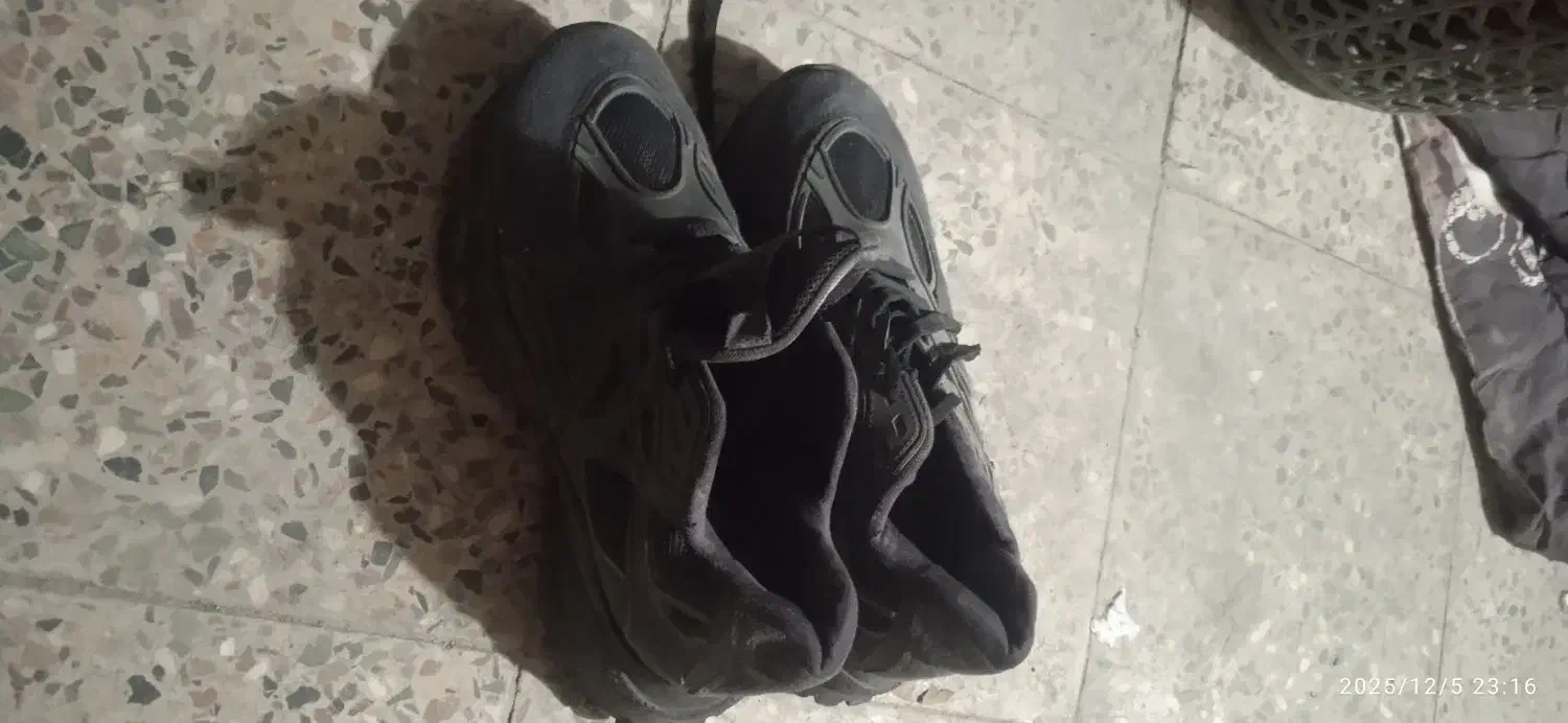 سه عدد کفش همش باهم هشتصد|کیف، کفش، کمربند|شیراز, پانصد دستگاه ارتش|دیوار