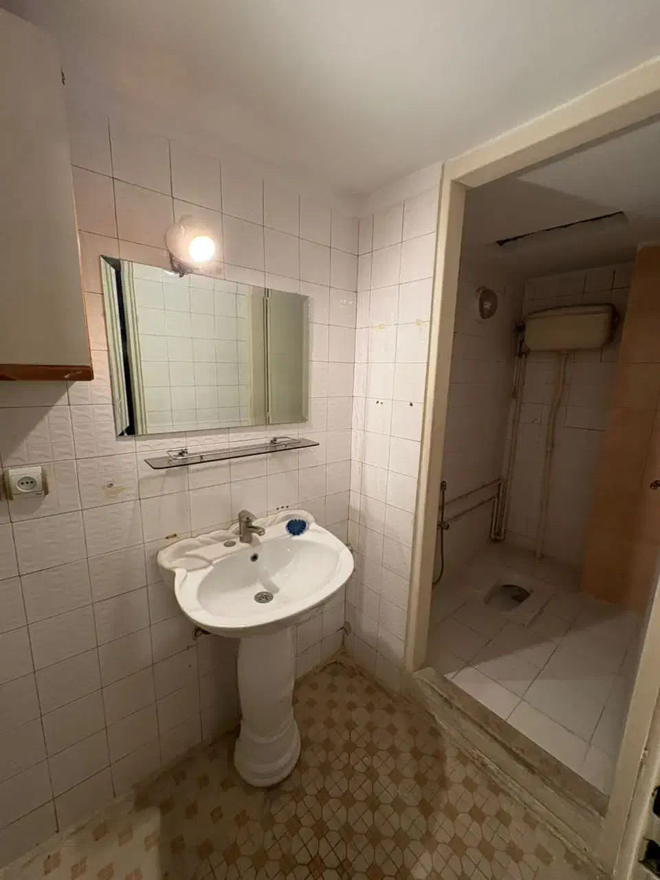 ۱۴۰متر دوخوابه فول امکانات ظفر فریدافشار