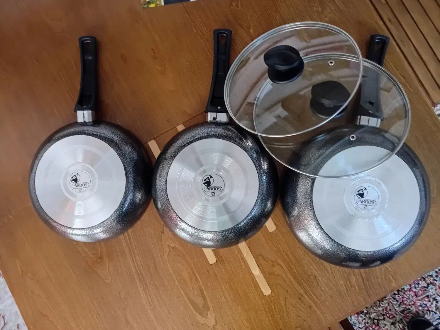 یک سرویس ماهیتابه ۳تایی مارک عروس|ظروف پخت‌وپز|رودهن, |دیوار