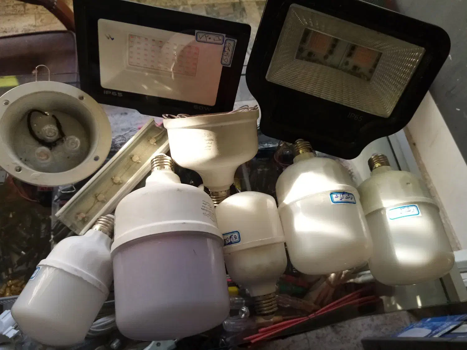 فروش لامپ و پرژکتور رشد گیاه|لامپ و چراغ|اراک, |دیوار