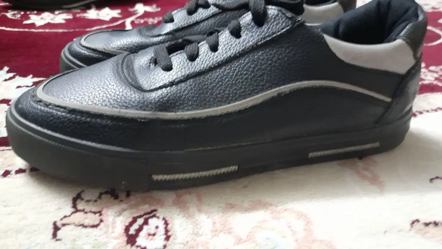 کتانی|کیف، کفش، کمربند|میانه, |دیوار