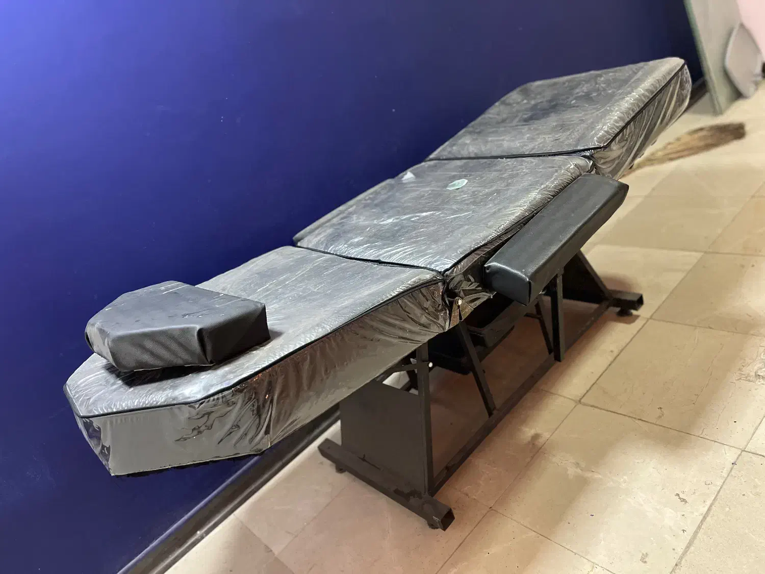 تخت سه‌تکه خدمات زیبایی ماساژ تمیز و قابل تنظیم|آرایشگاه و سالن‌های زیبایی|سیرجان, |دیوار