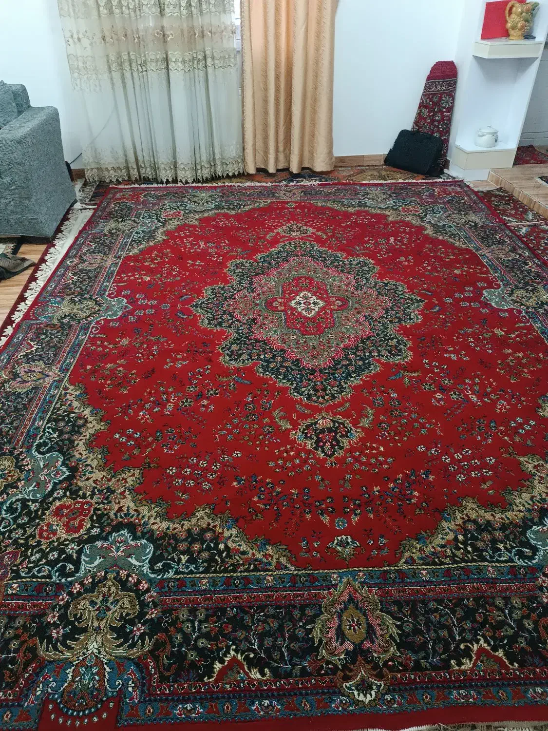 سه عدد فرش ماشینی به ترتیب 5200.2400.2600|فرش|اردبیل, |دیوار