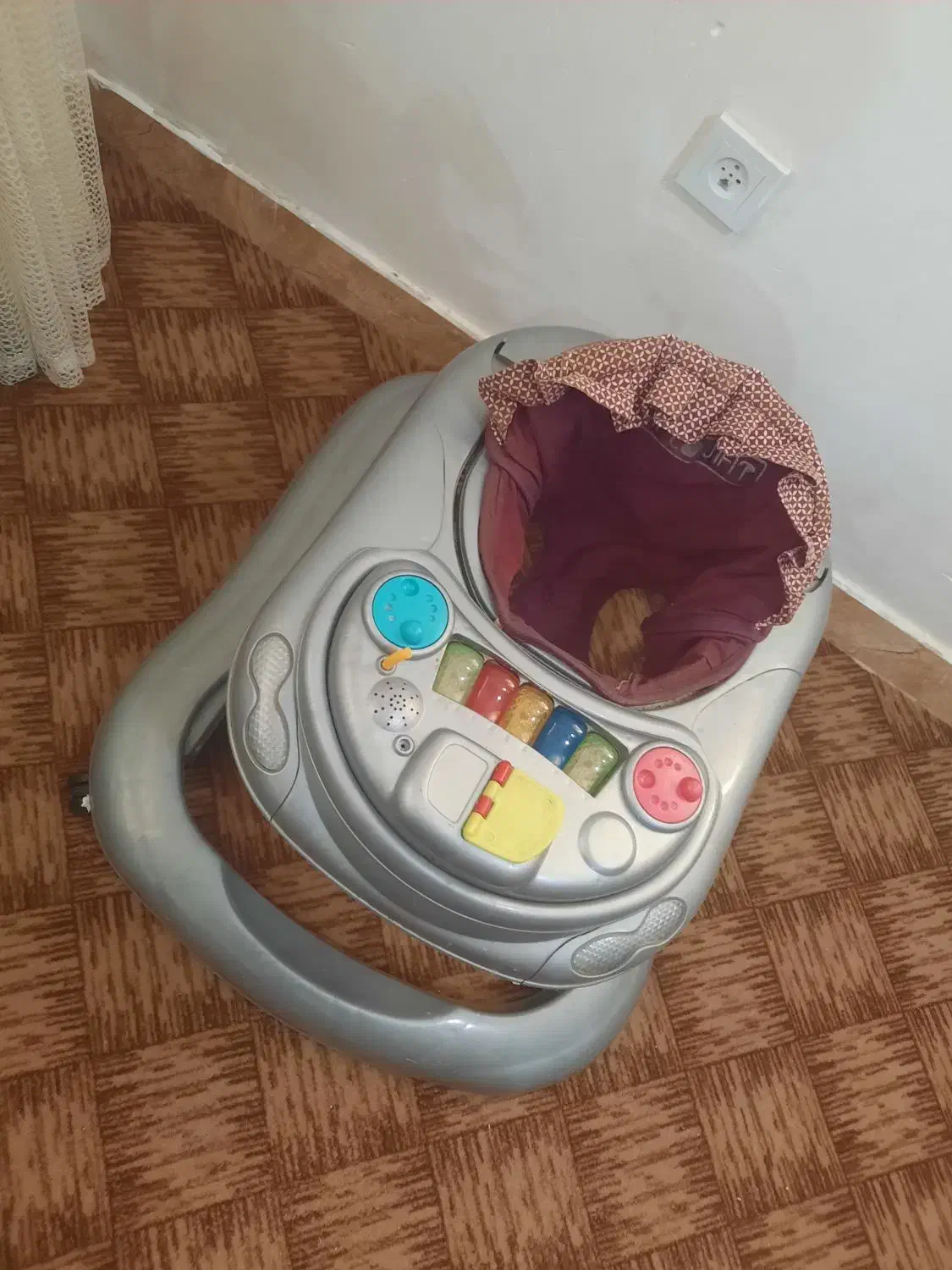 روروئک|کالسکه و لوازم جانبی|گرگان, |دیوار