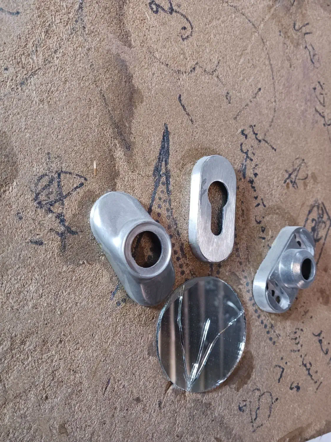 نیازمندکارگرپرداختکارقطعات دستگیره آلمینیوم|استخدام صنعتی، فنی، مهندسی|بهارستان, |دیوار