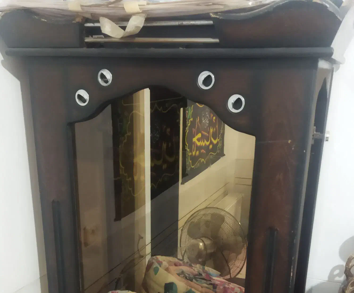 یک عدد ویترین چوبی|بوفه، ویترین، کنسول|نجف‌آباد, هفده شهریور|دیوار