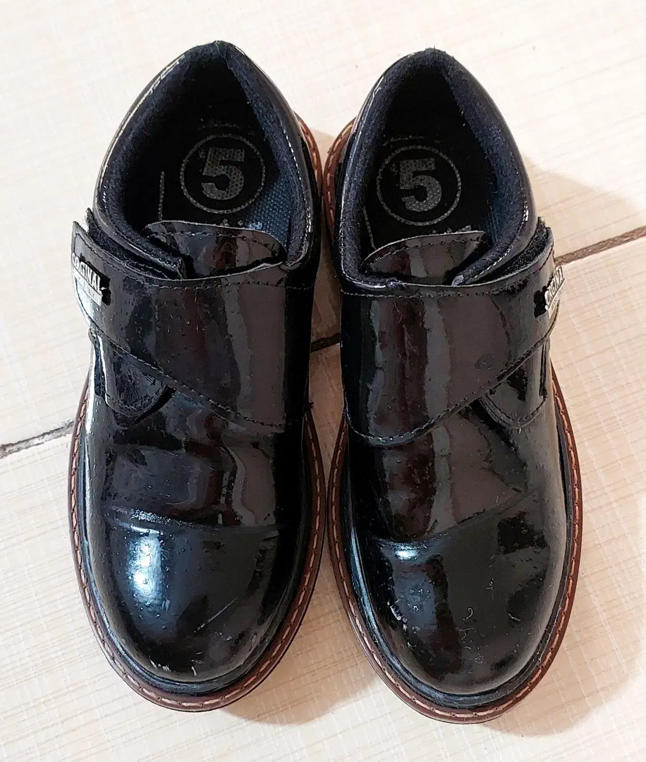 کفش|کیف، کفش، کمربند|قرچک, شهرک طلائیه|دیوار