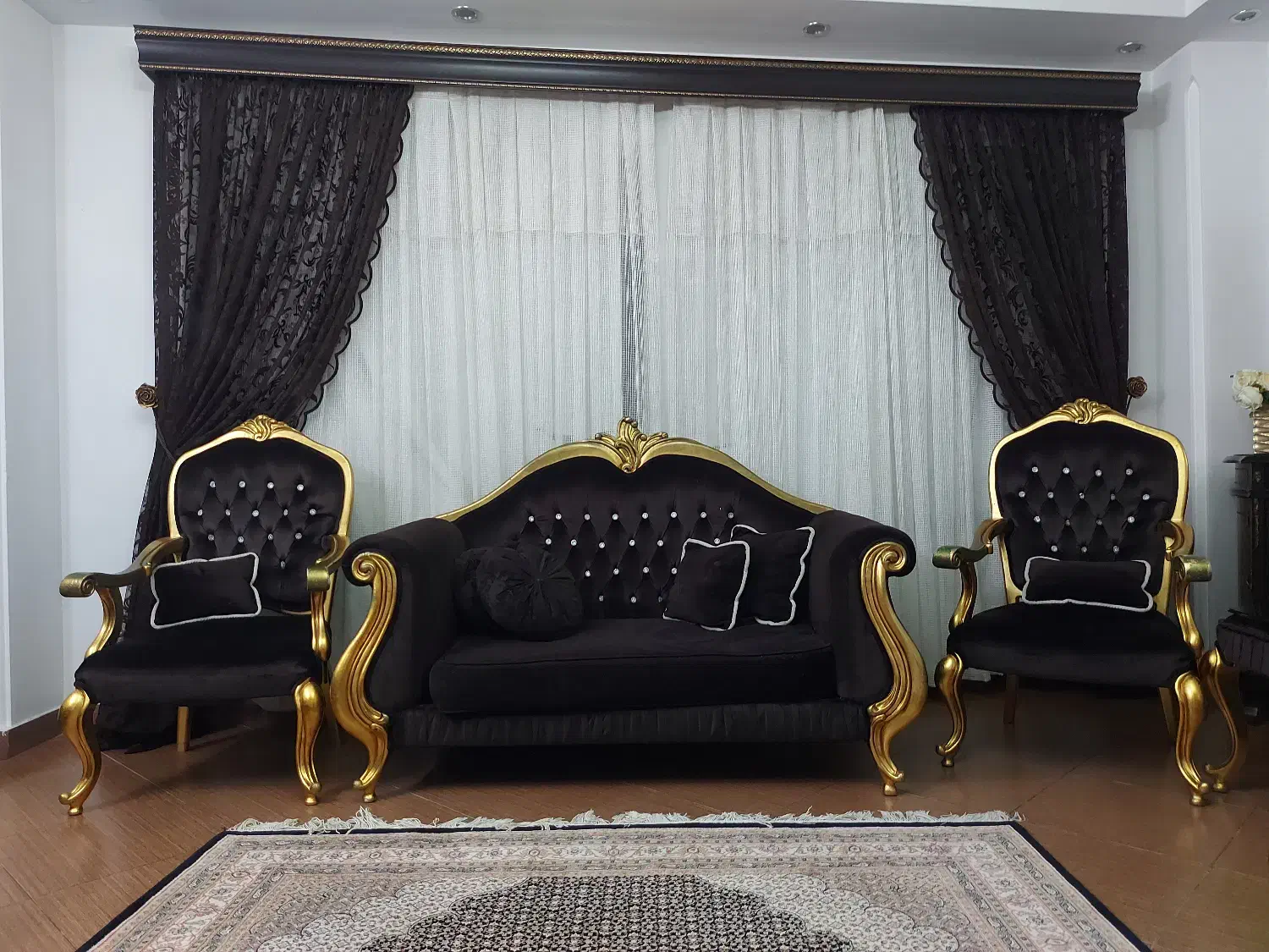 مبل و میز غذا خوری|مبلمان خانگی و میز عسلی|لاهیجان, حزین|دیوار