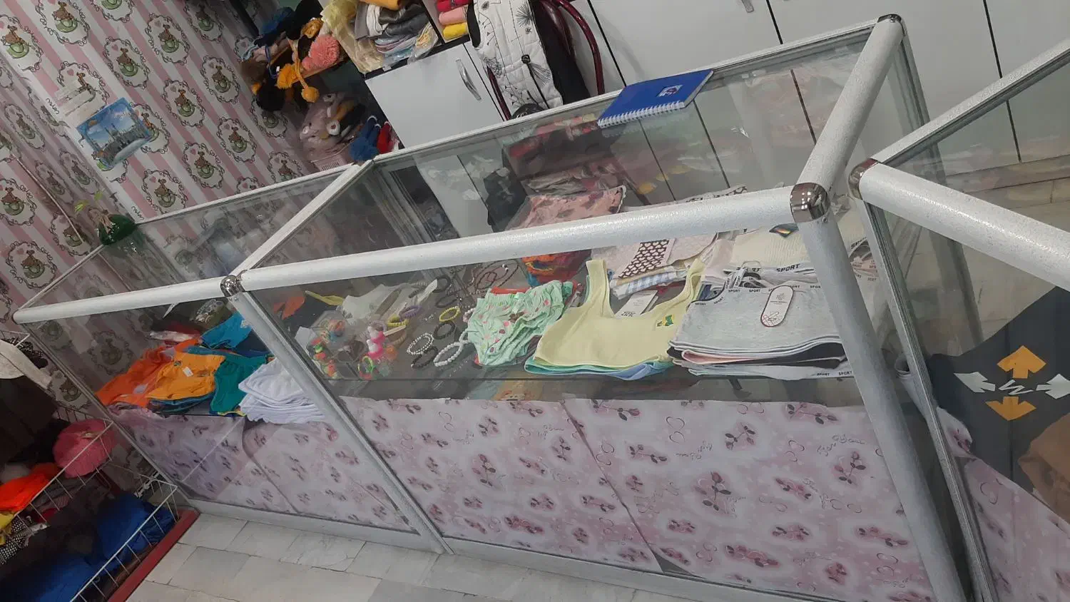 ویترین آلمینیوم|فروشگاه و مغازه|آران و بیدگل, |دیوار