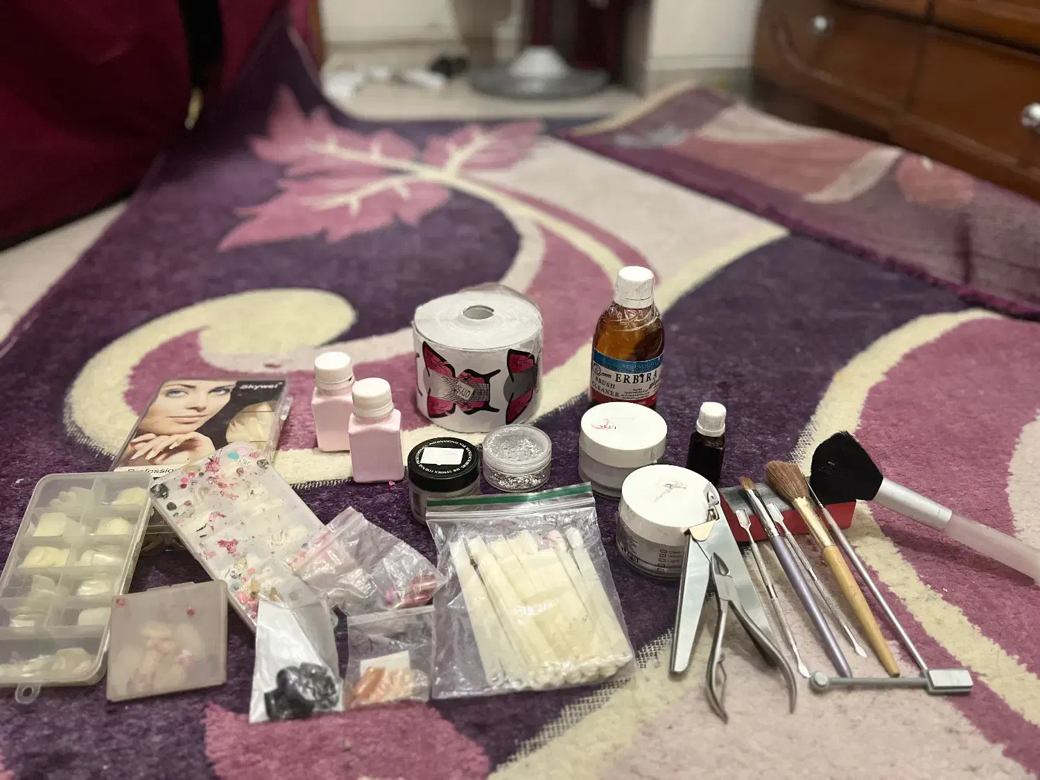 تعدادی وسایل کاشت ناخن به فروش میرسد|آرایشی، بهداشتی، درمانی|اصفهان, آبشار|دیوار