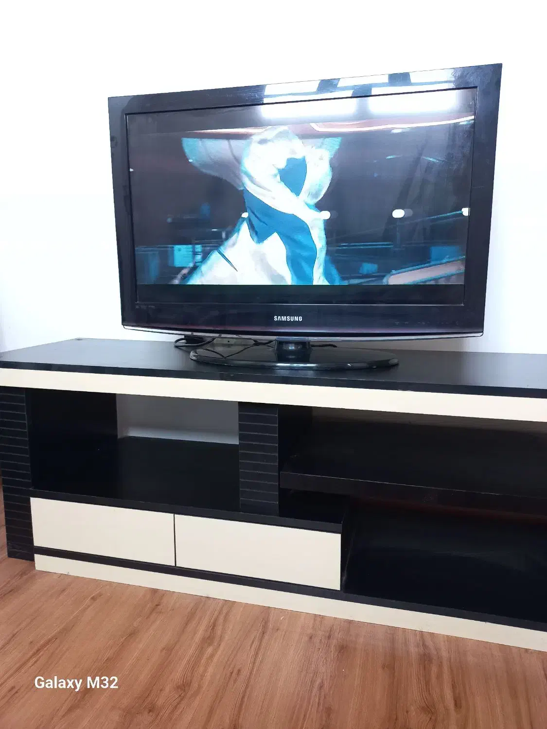 تلوزیون سامسونگ همراه میزش|تلویزیون و پروژکتور|تبریز, |دیوار