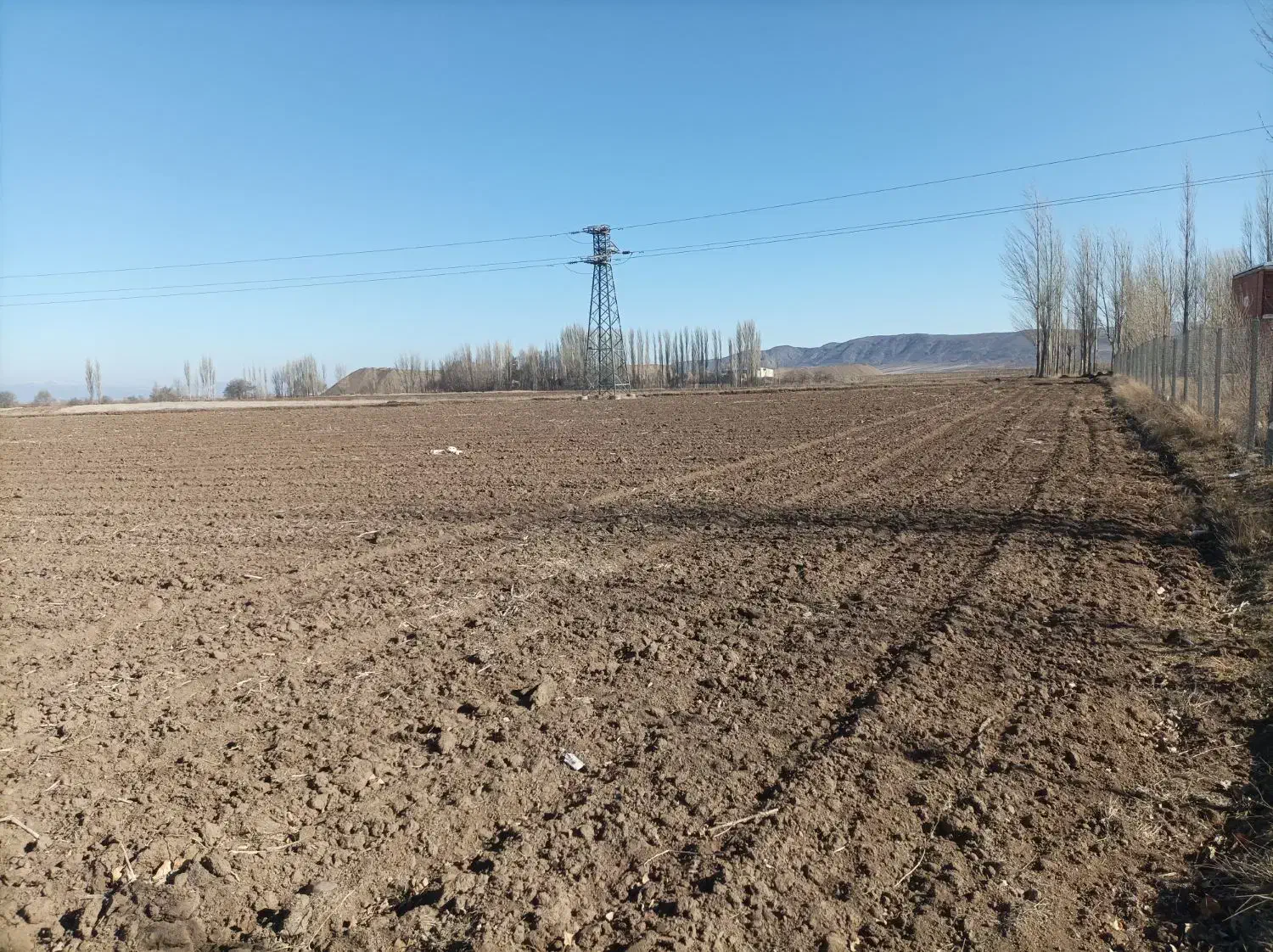 زمین بر اصلی اتوبان تهران به سمت اردبیل|فروش زمین و ملک کلنگی|هیر, |دیوار