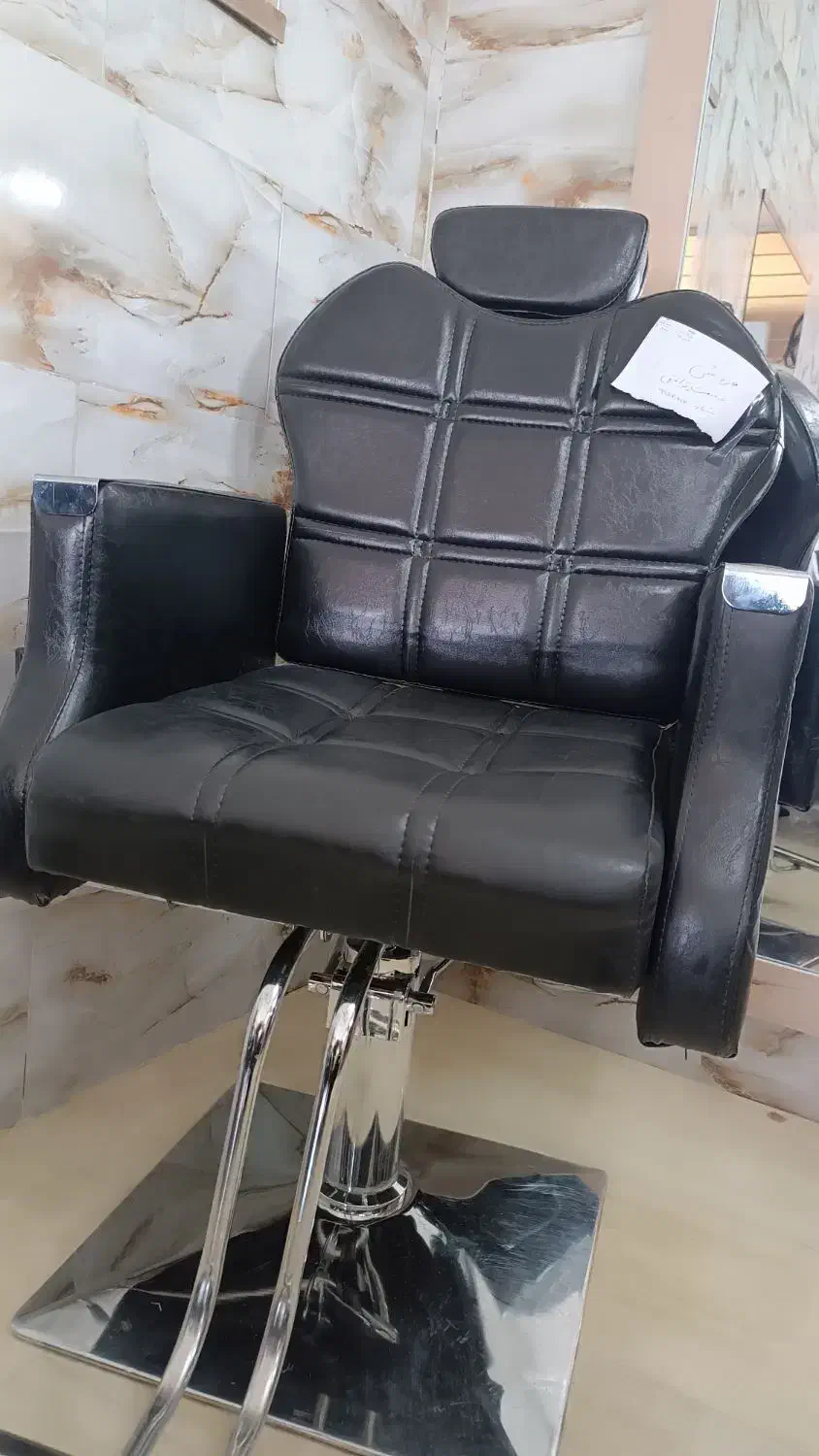 صندلی مردانه در حد نو|آرایشگاه و سالنهای زیبایی|سیب و سوران, |دیوار