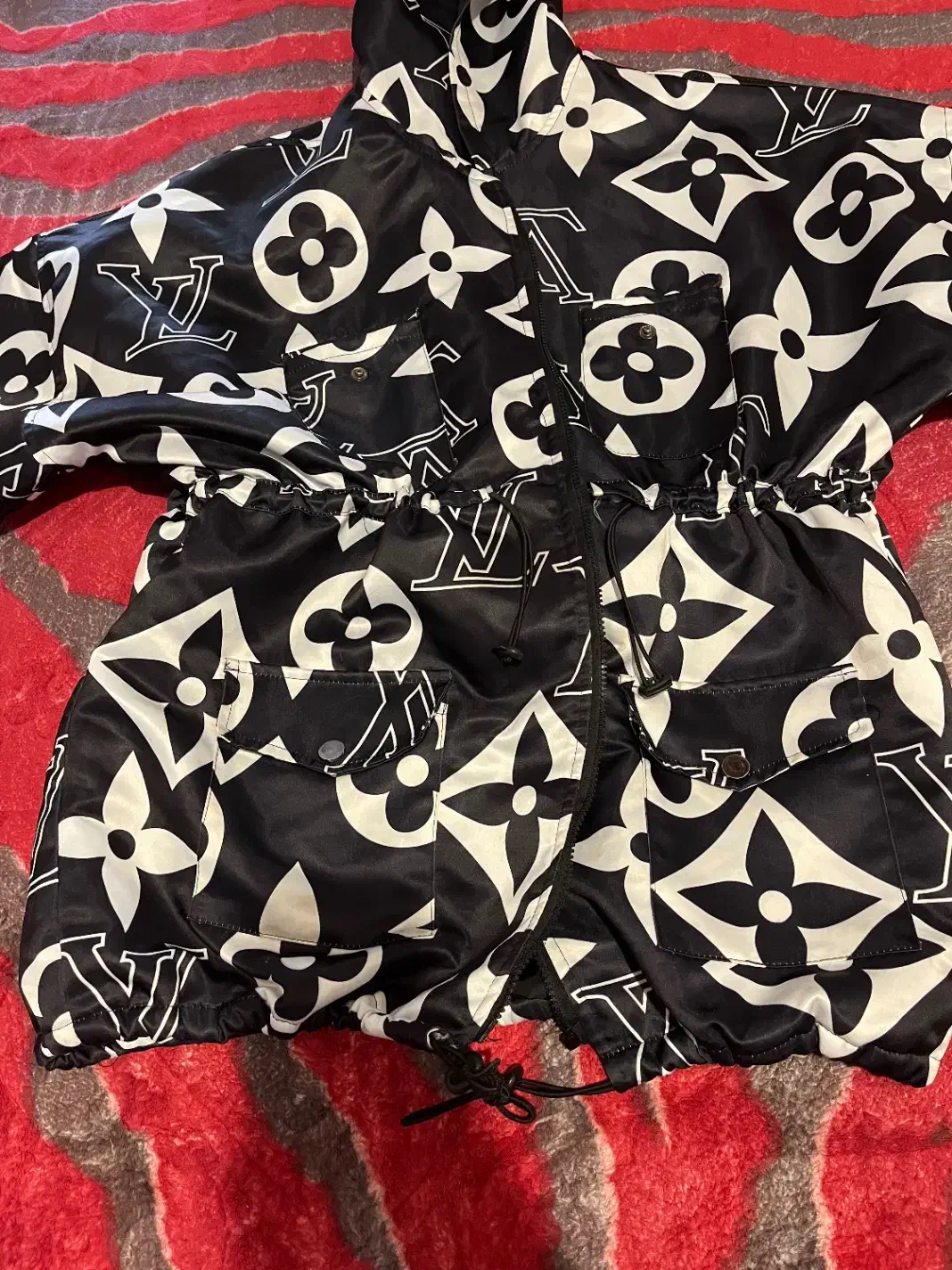 کاپشن لش با پوتین|لباس|نقده, |دیوار