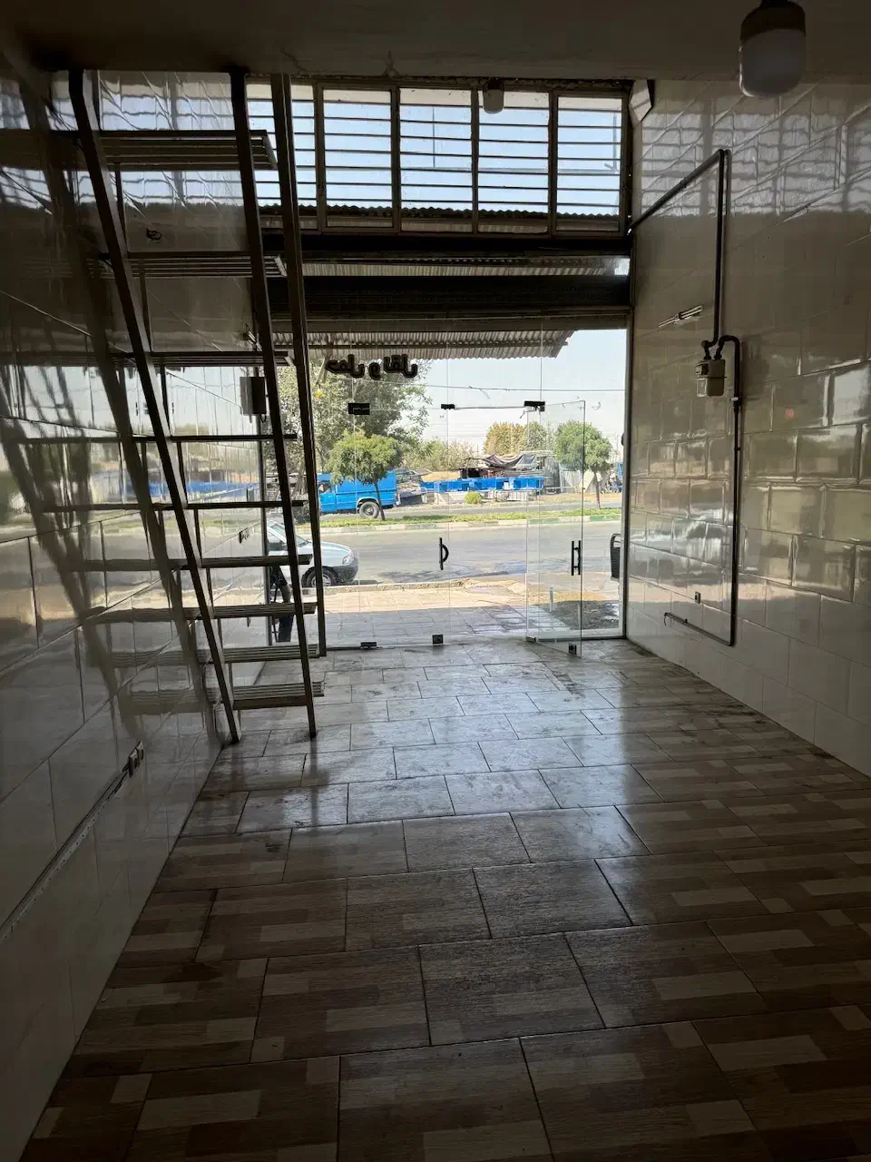 اجاره ۱۰۰متر مغازه بالکن زیر زمین (بر جاده مخصوص)|اجارهٔ مغازه و غرفه|تهران, وردآورد|دیوار