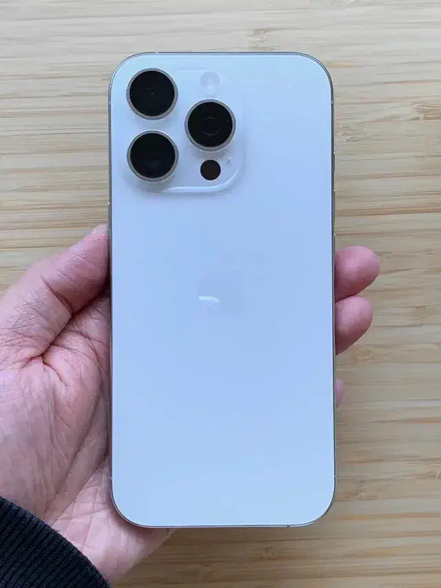 Iphone 16 promax سفید در حد|موبایل|اردبیل, |دیوار