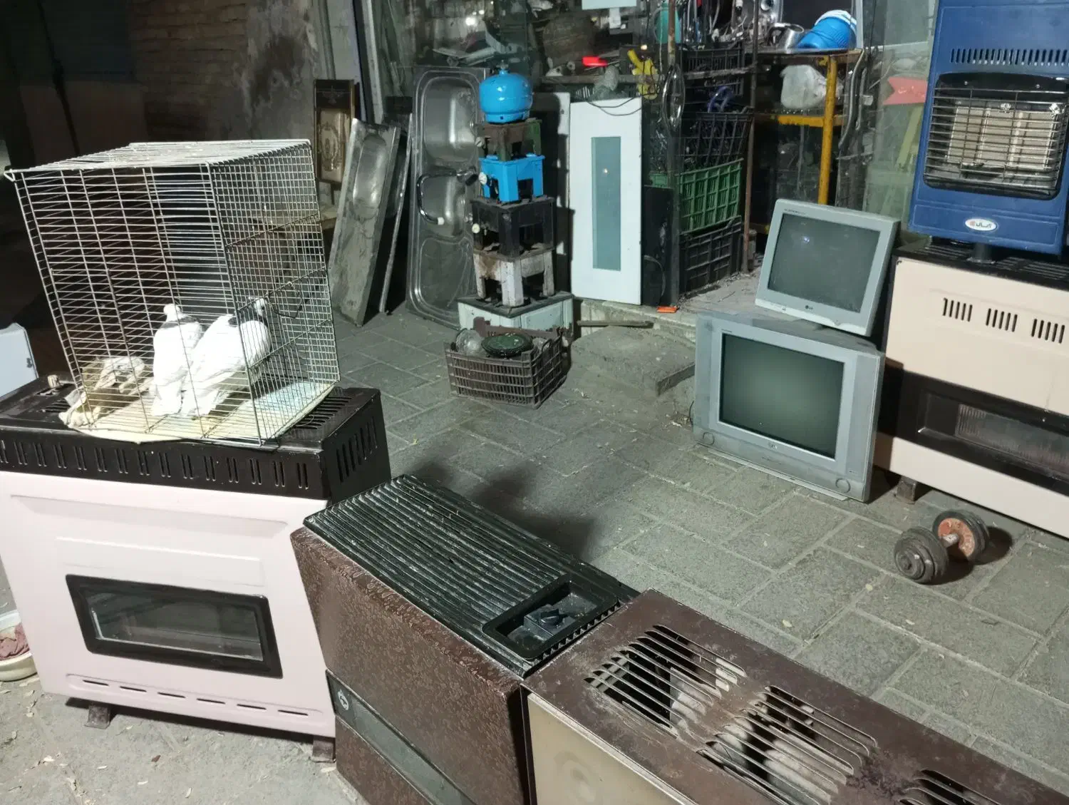 تلویزیون سیاه و سفید و رنگی|تلویزیون و پروژکتور|قوچان, |دیوار