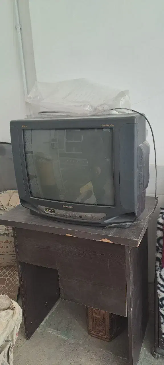 تلویزیون قدیمی|تلویزیون و پروژکتور|شیروان (خراسان), |دیوار