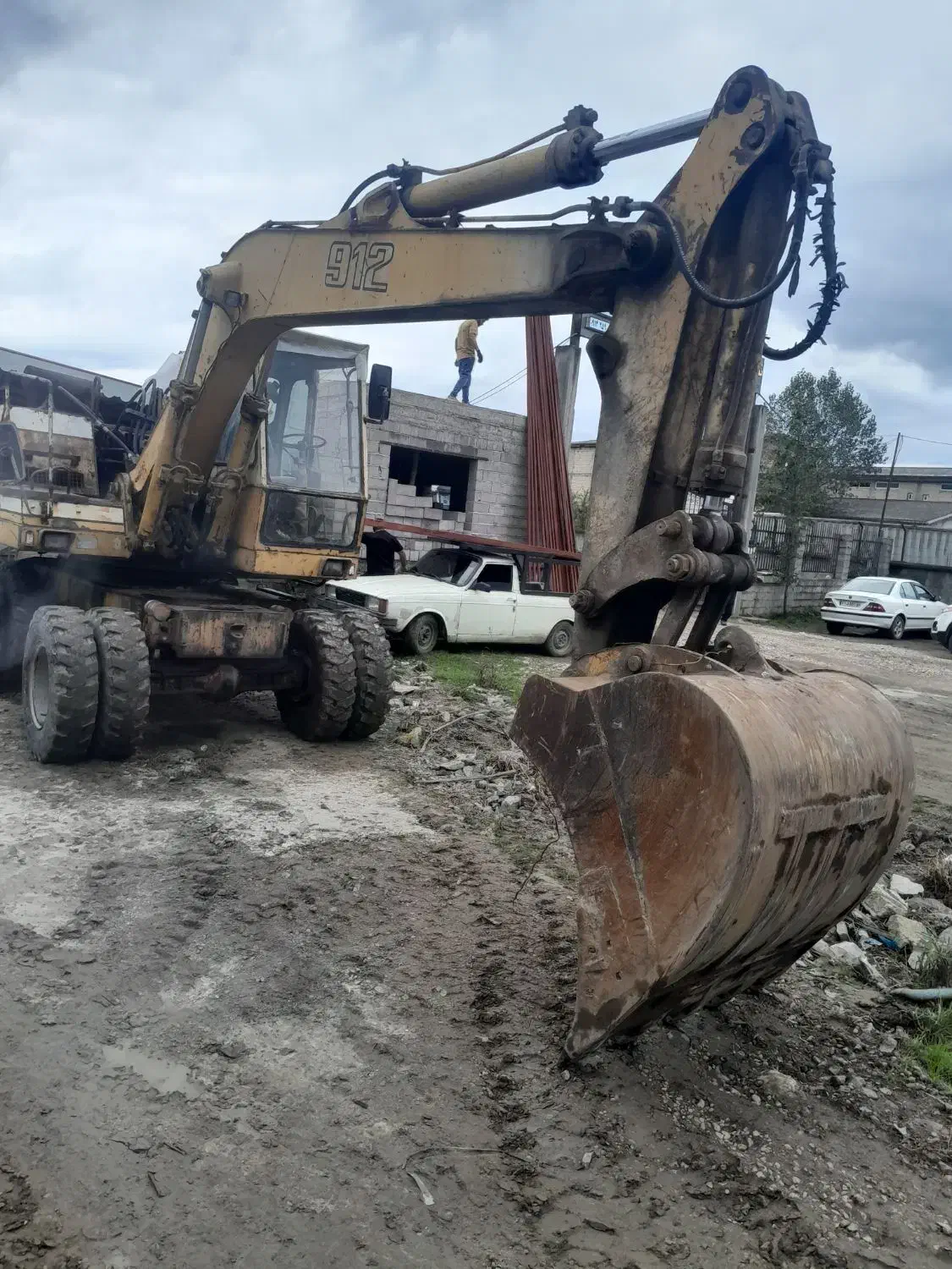 بیل مکانیکی لاستیکی لیپهر ۹۱۲|خودرو سنگین|آستارا, |دیوار