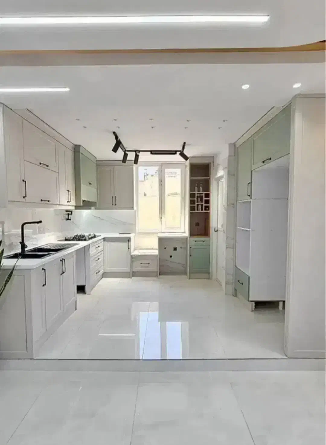 70متر/چهارباغ غربی/سالن پرده خور/فول بازسازی