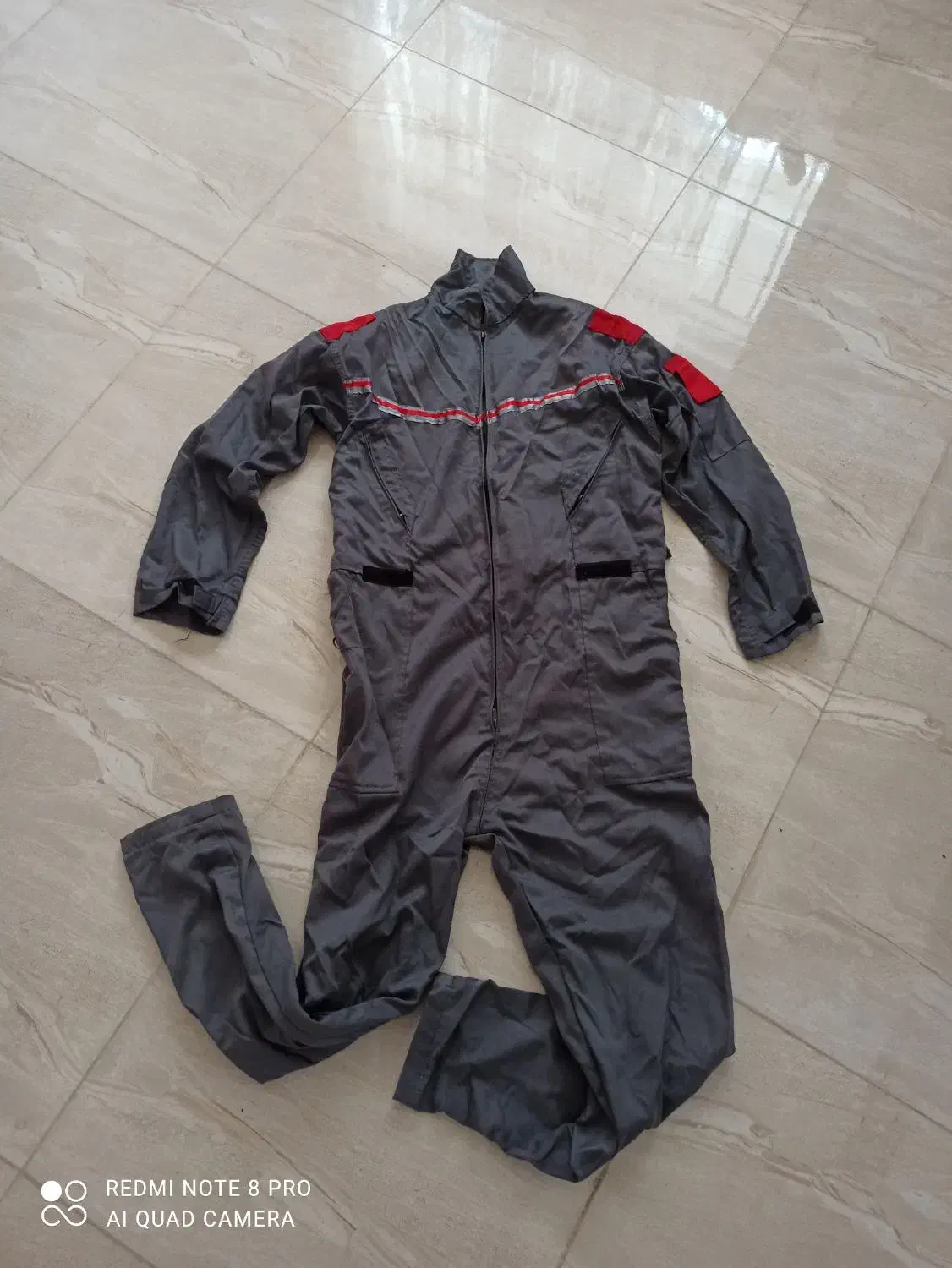 لباس کار یکسره|لباس|بانه, |دیوار