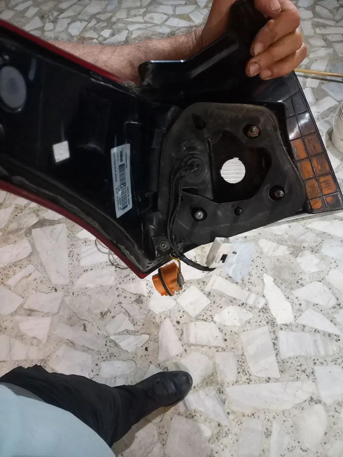 چراغ خطر عقب اریزو5|قطعات یدکی و لوازم جانبی|رشت, کوی بیانی|دیوار