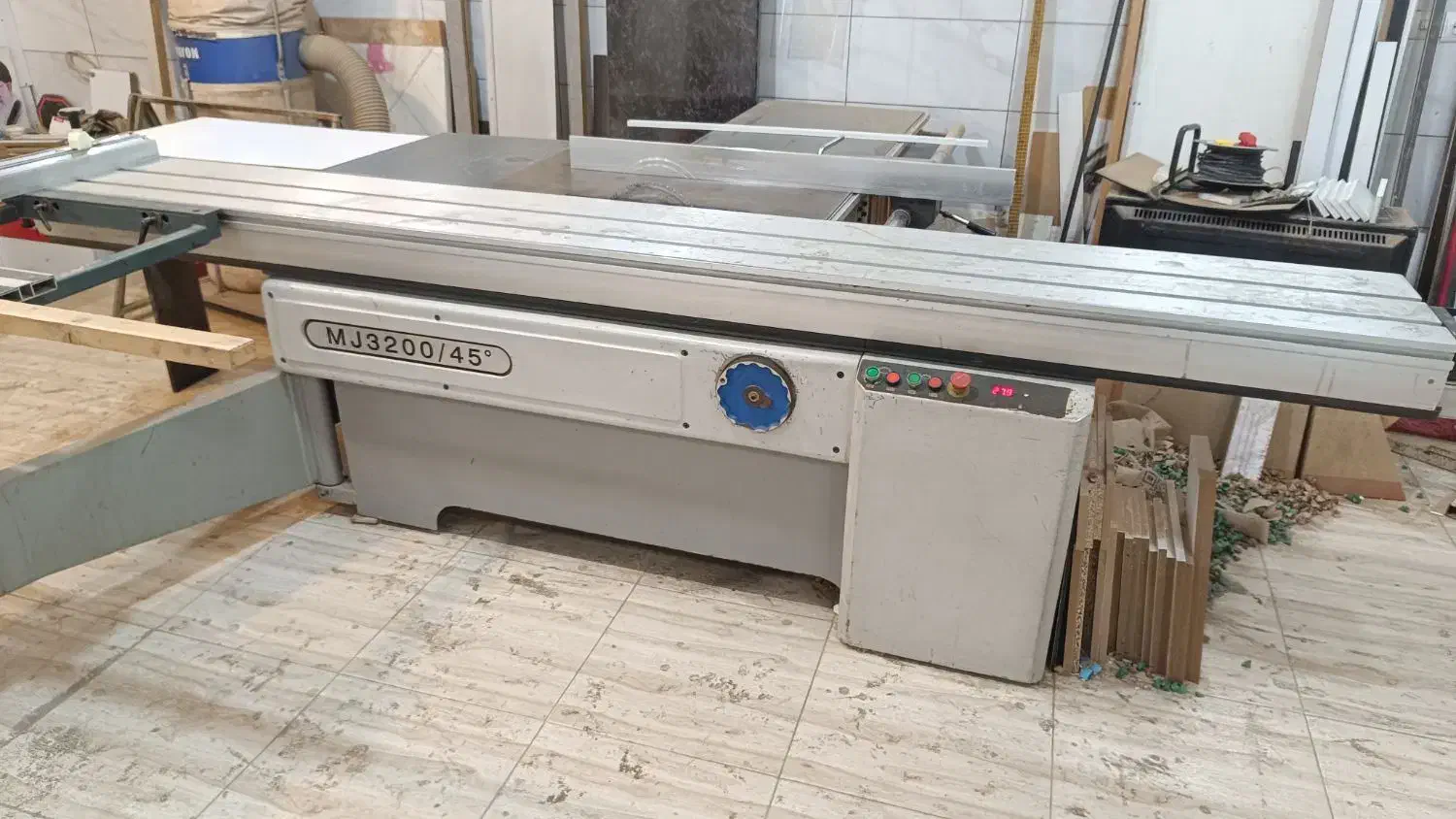 پنل بر 320 توکل|ماشینآلات صنعتی|اصفهان, باغ فدک|دیوار