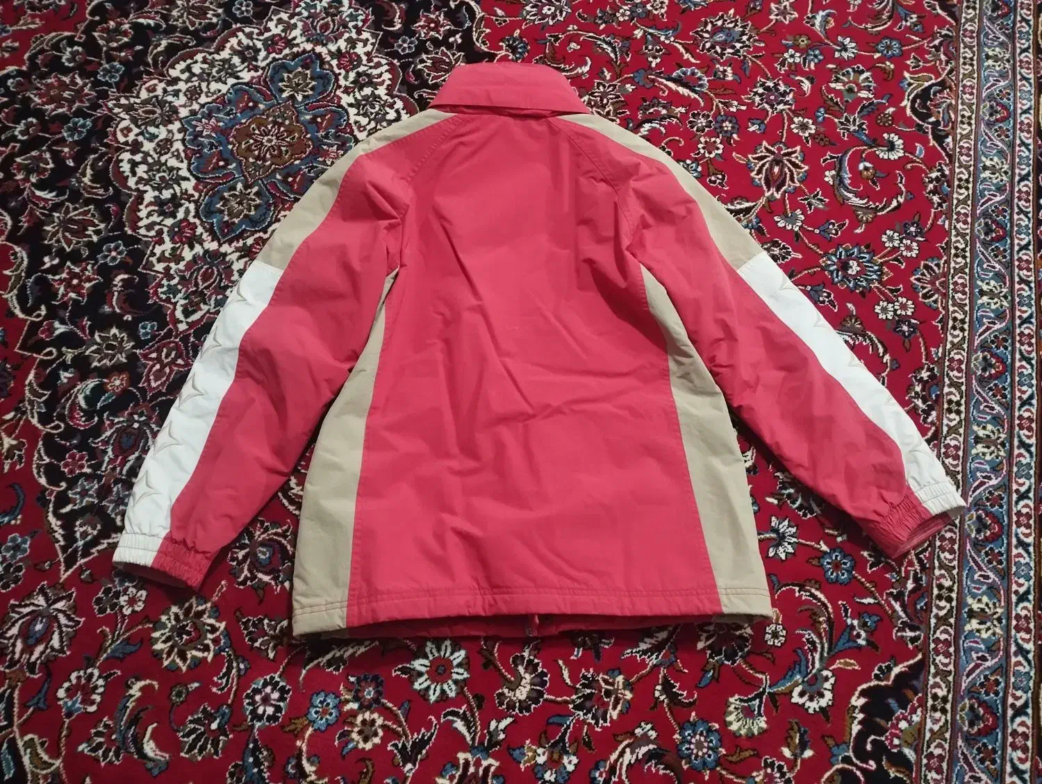 یک عدد کاپشن قرمز اسپرت|لباس|سنقر, |دیوار