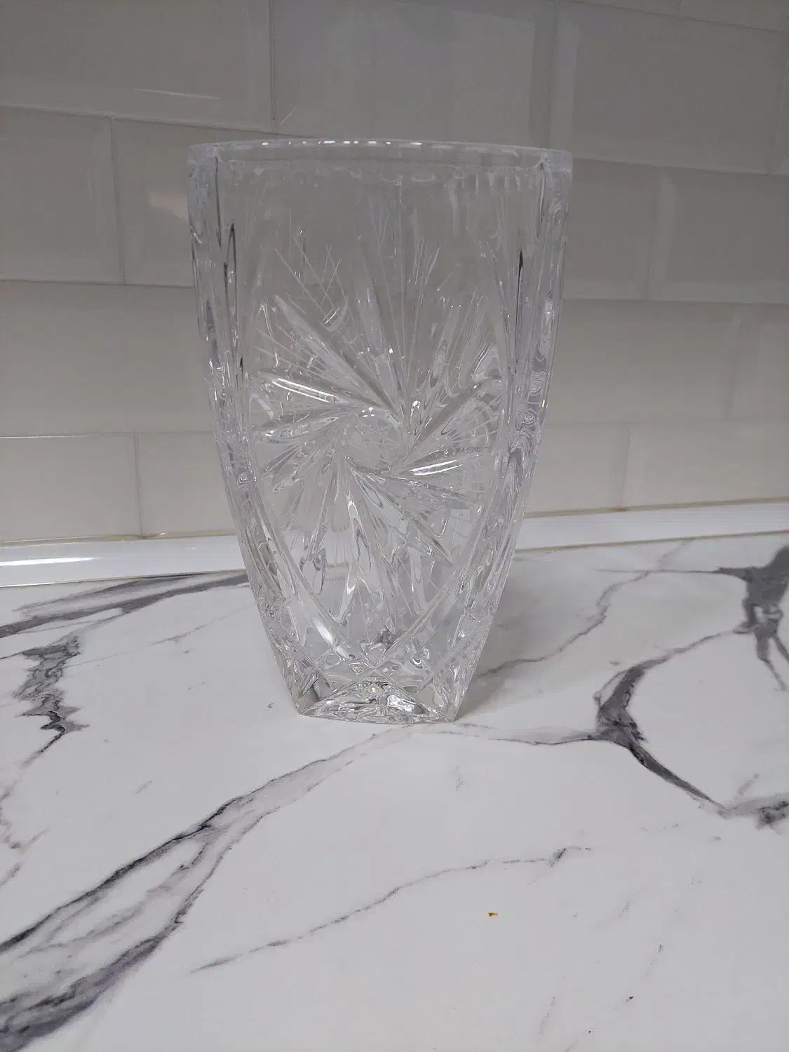 گلدان کریستال سه گوش جی سی سی|صنایع دستی و سایر لوازم تزئینی|نظرآباد, نظرآباد|دیوار