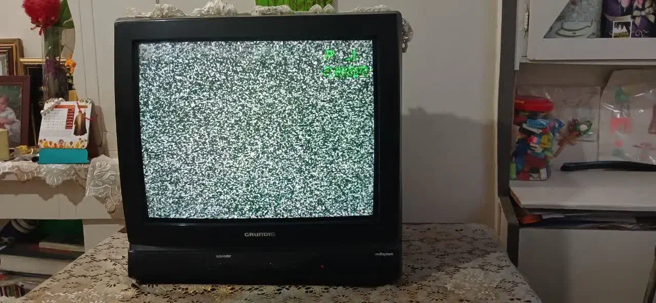 تلوزیون ۲۱ اینچ پارس گروندیک در حد نو|تلویزیون و پروژکتور|ری, شهید غیوری (ابن باویه)|دیوار