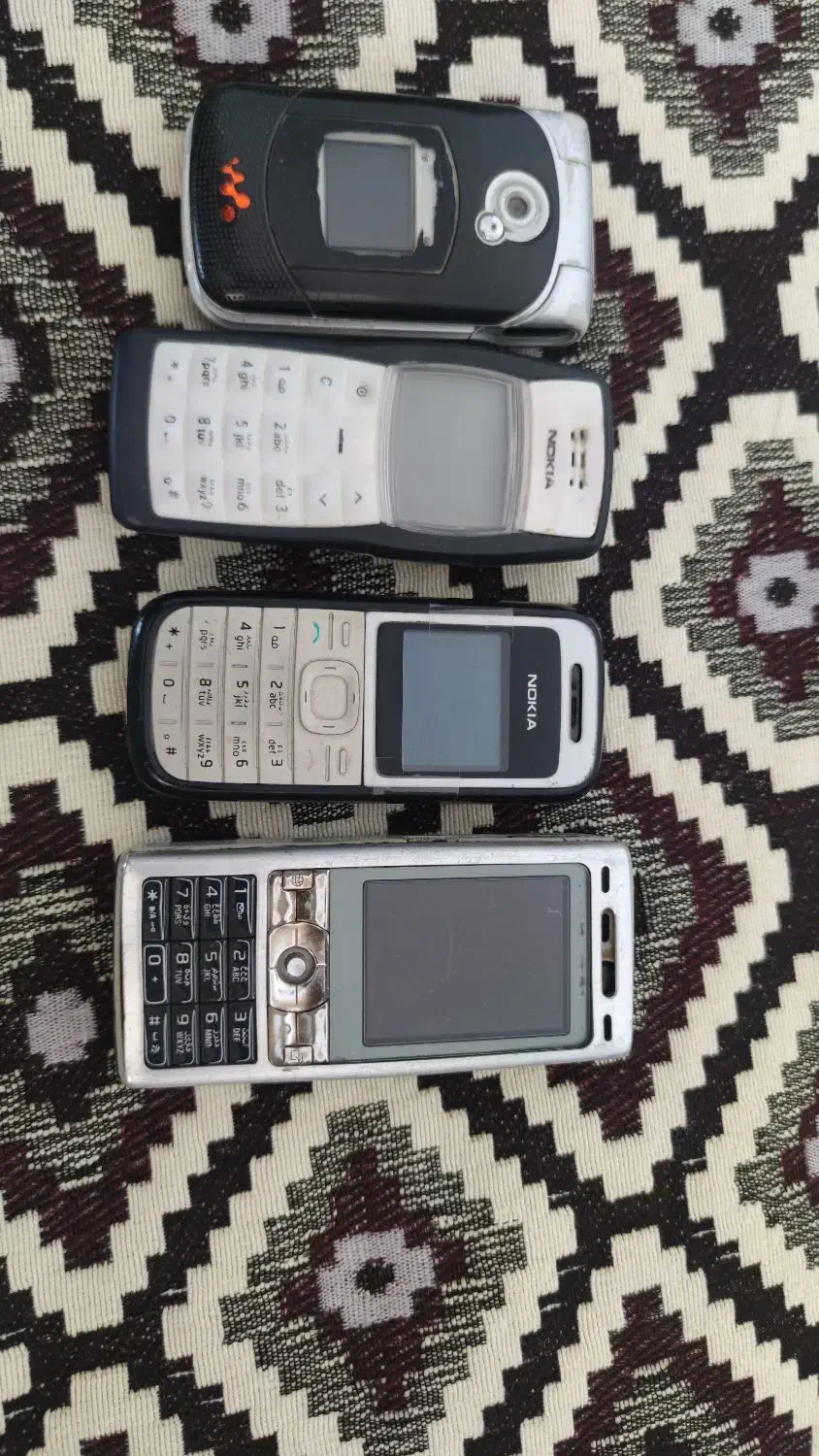 گوشی ساده و لمسی قدیمی|موبایل|کردکوی, |دیوار