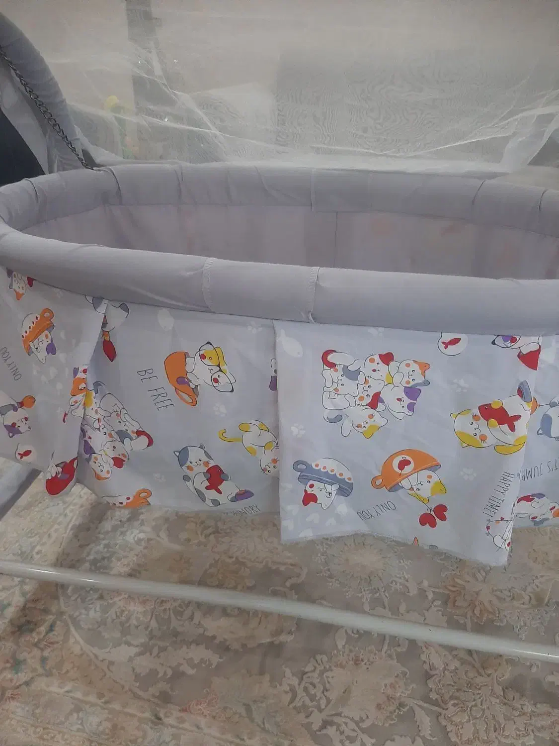 گهواره و آغوشی و لباس|تخت و صندلی بچه|رشت, استادسرا|دیوار