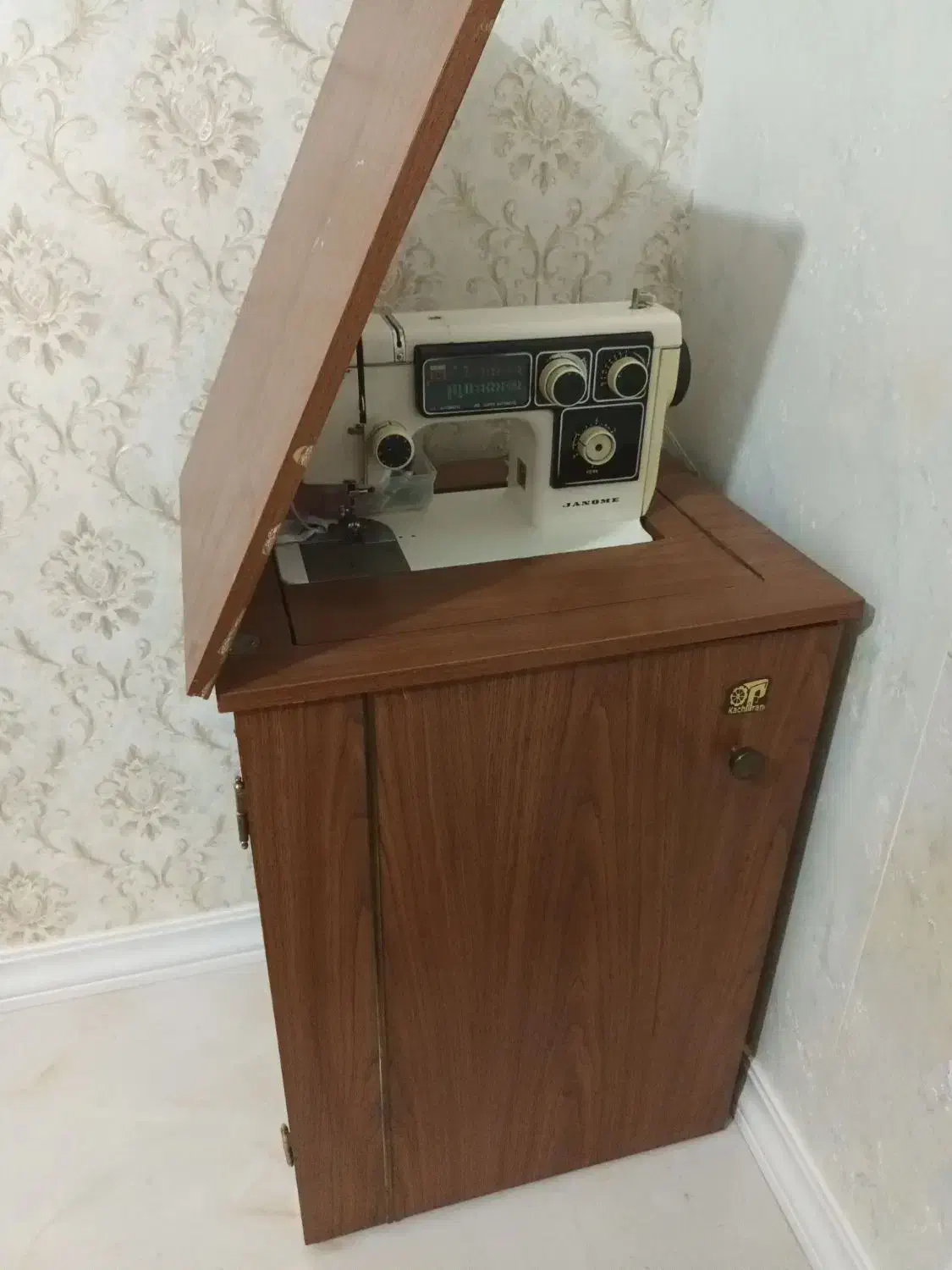 میزچرخ خیاطی کارکرده|چرخ خیاطی و ریسندگی|قم, صادقی|دیوار