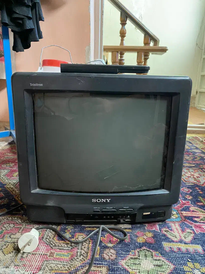 تلوزیون ۱۴ اینچ رنگی آنتیک|تلویزیون و پروژکتور|تبریز, |دیوار