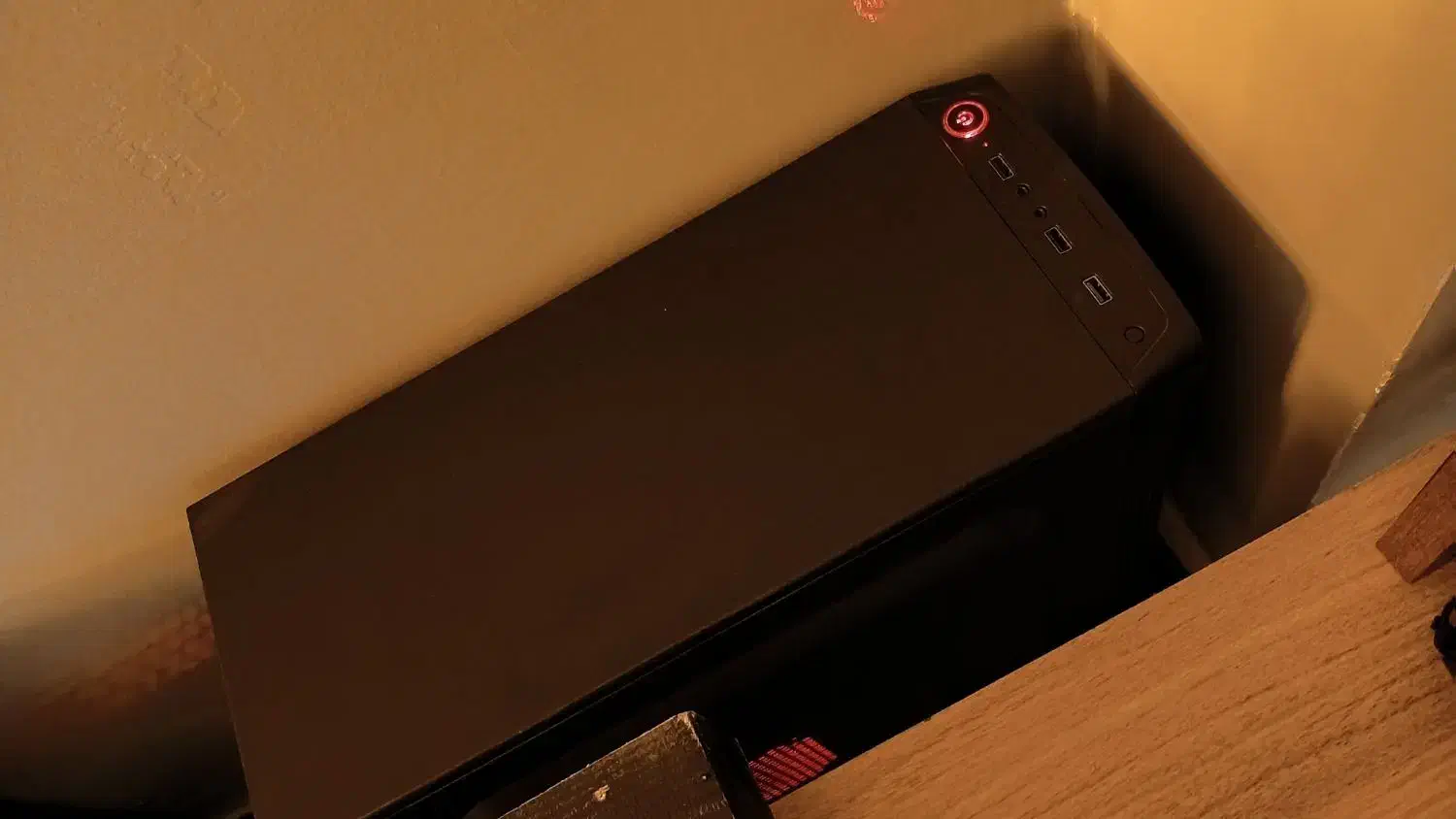 کیس کامپیوتر رندرینگ|رایانه رومیزی|مشهد, کارمندان دوم|دیوار