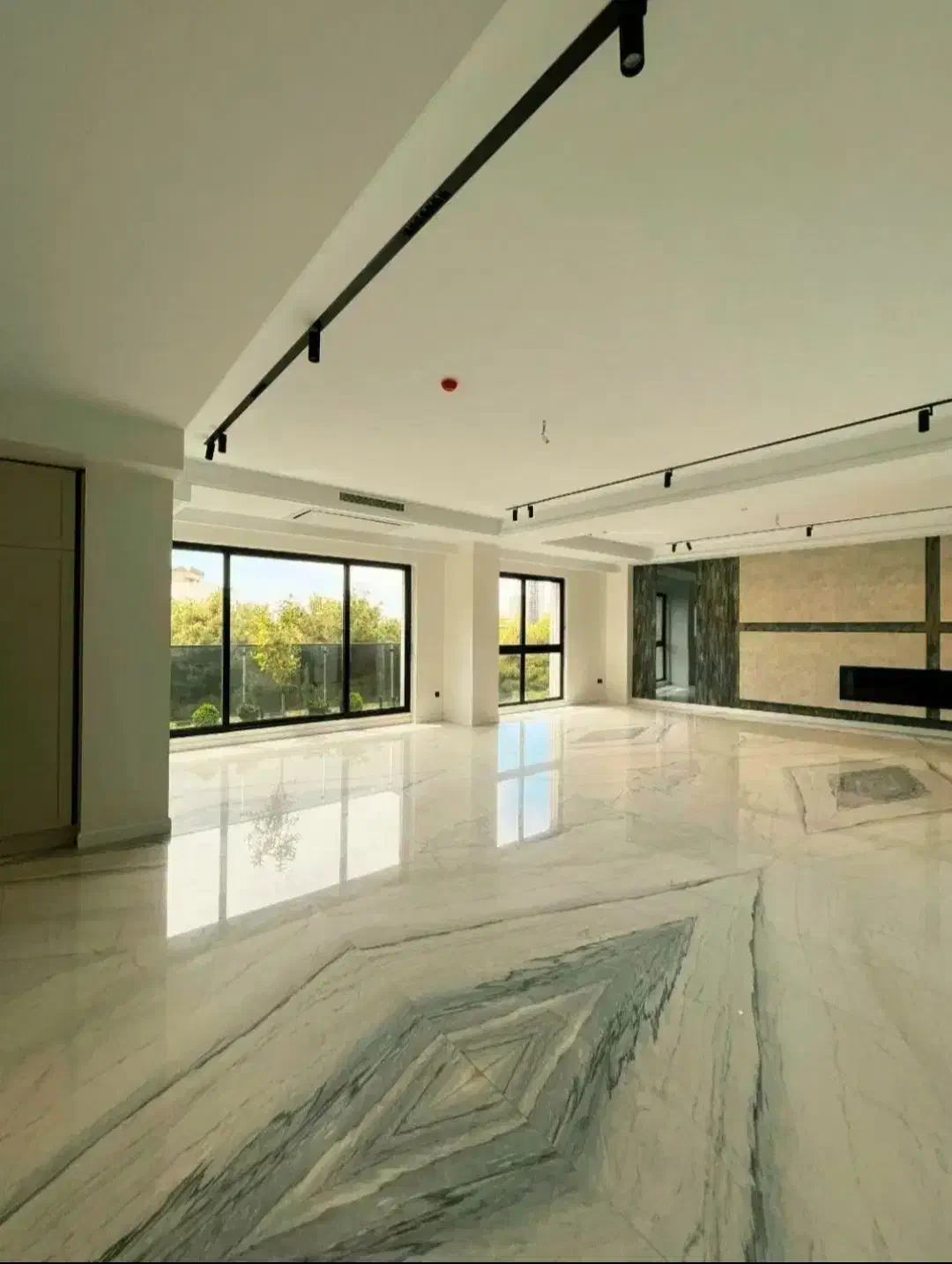 بر باغ دریاچه280متر/4خواب/زیر قیمت/برند ساز/معاوضه|فروش آپارتمان|اصفهان, باغ دریاچه|دیوار