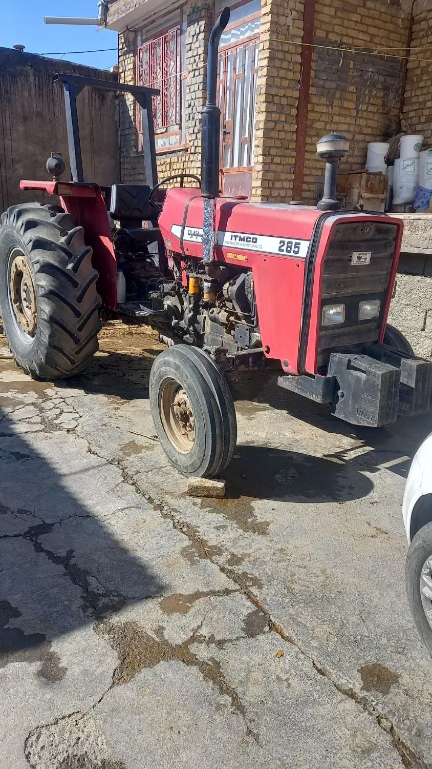 تراکتور|خودرو سنگین|زاغه, |دیوار