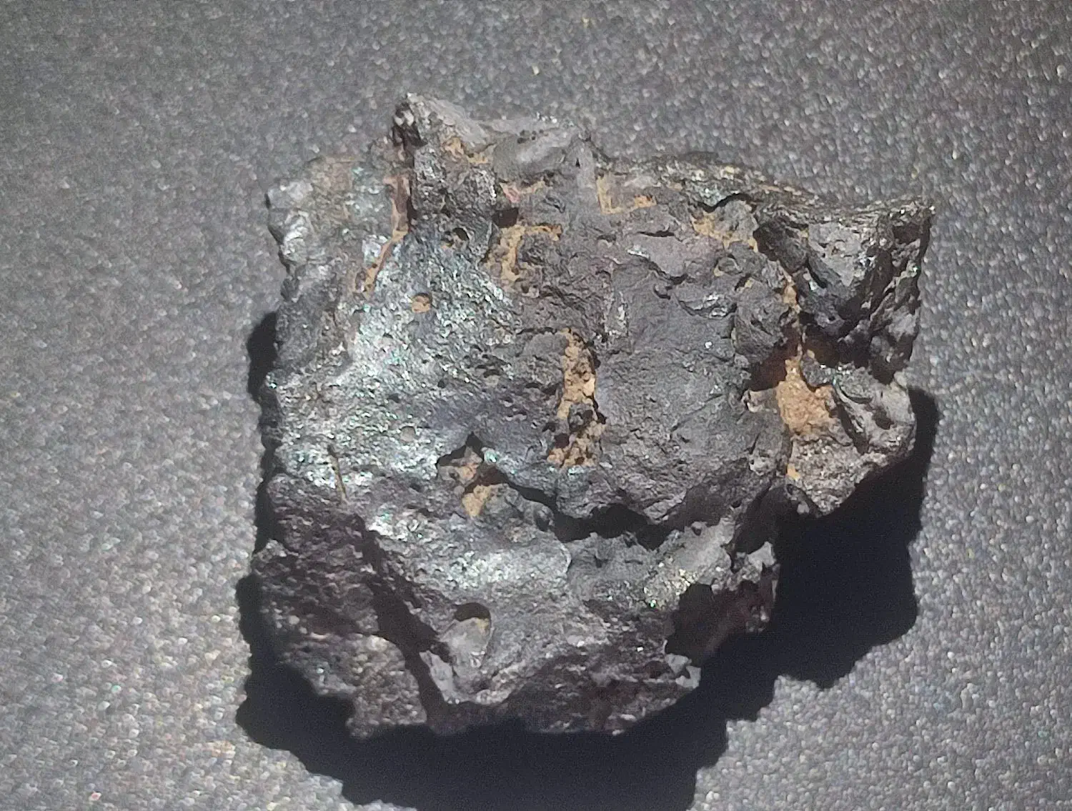 شهاب سنگ|کلکسیون اشیاء عتیقه|رباطکریم, رباطکریم|دیوار