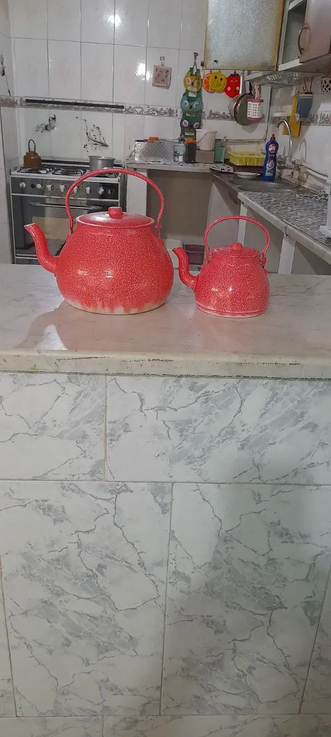 قوری بزرگ و کوچک|قوری، کتری، قهوهساز دستی|نیشابور, خط کاشمر|دیوار